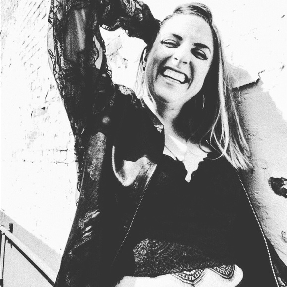 Meet your Posher, Rochelle - Picture 2 of 5